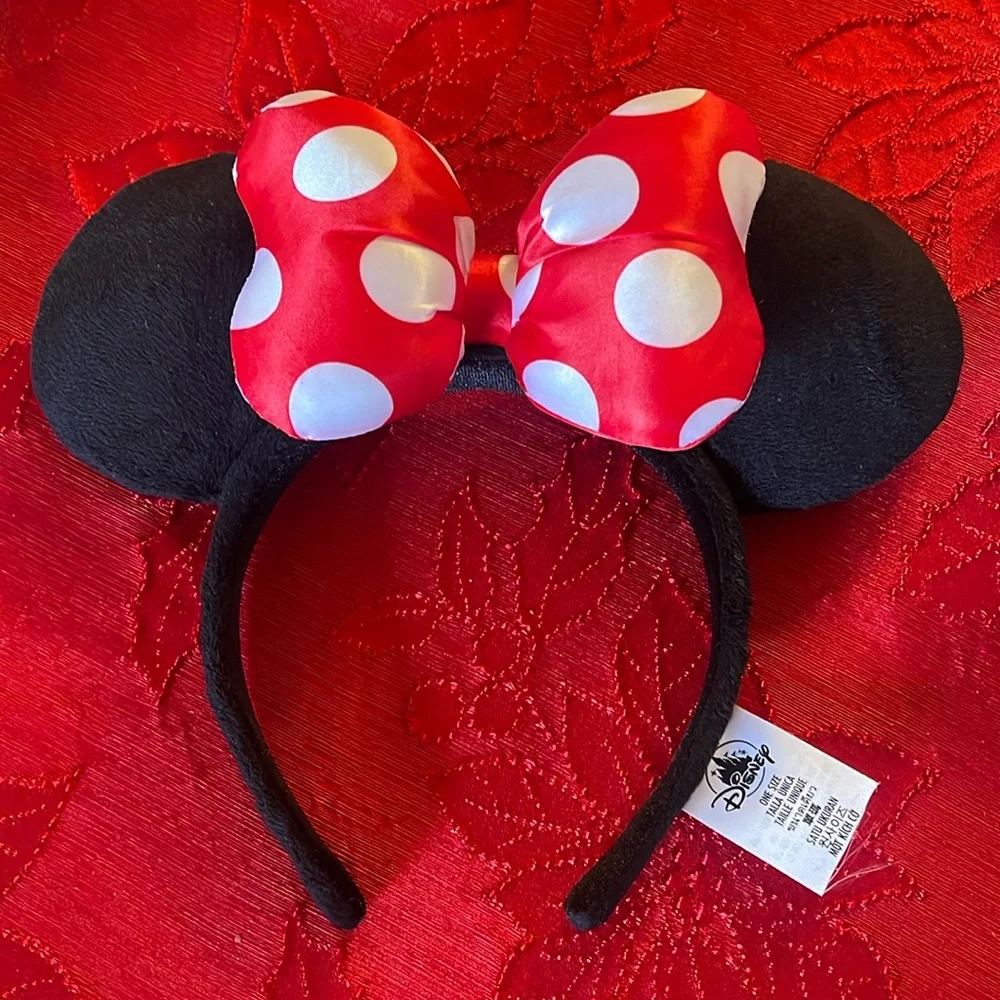 Disney classic Minnie Mouse ears headband